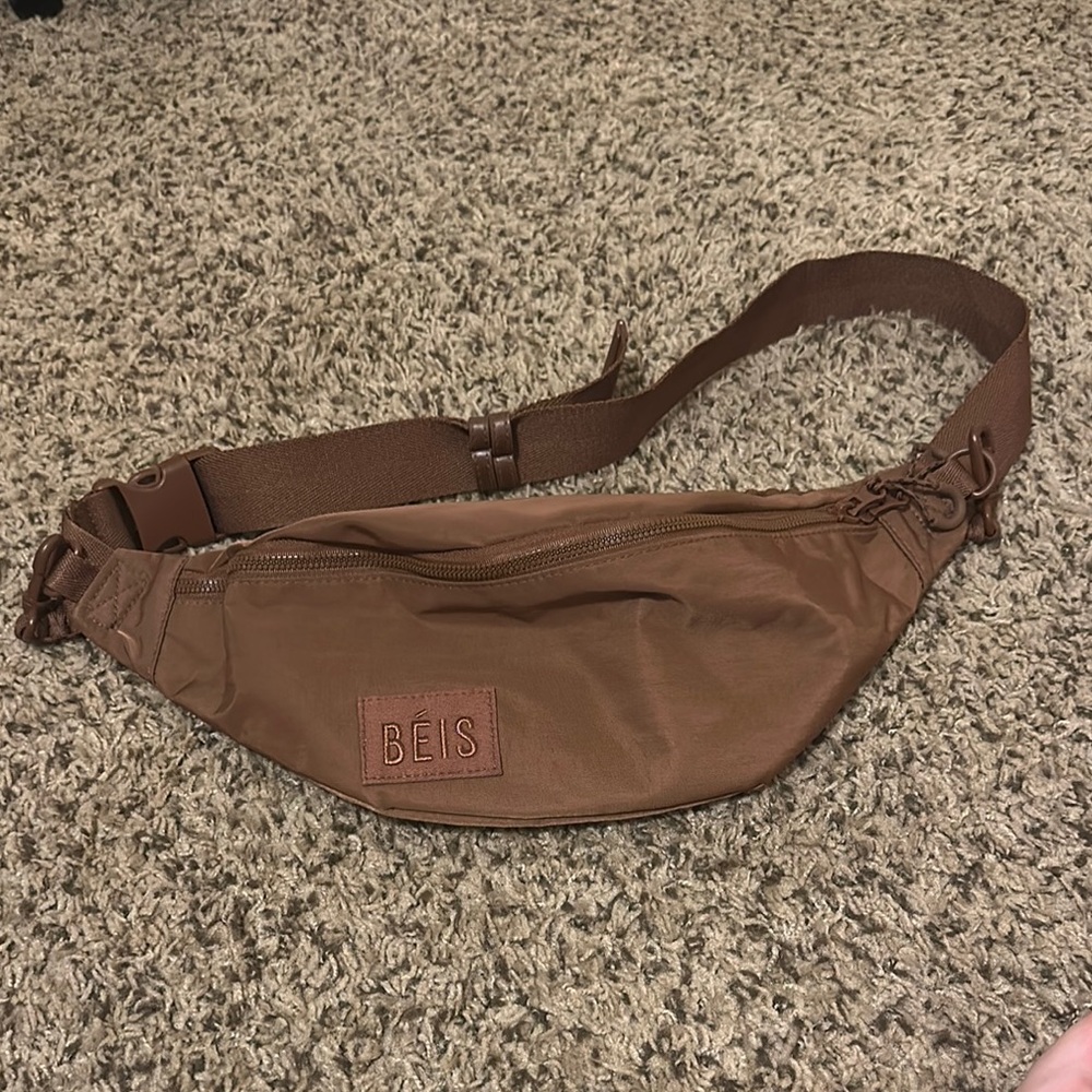 BEIS SPORTS SLING IN MAPLE 🍁 LIKE NEW